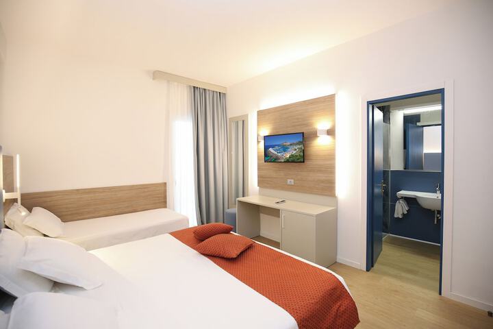 Room 157 of 221