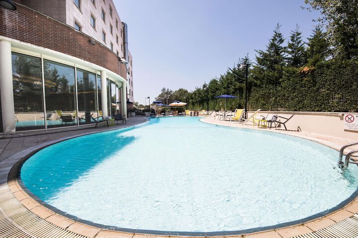 Pool 80 of 188
