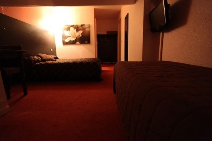 Room 2 of 2