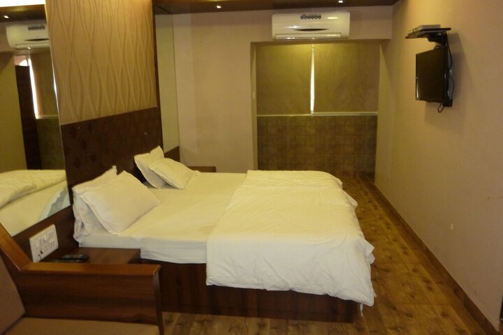 Room 14 of 48