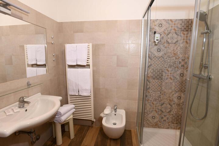 Room 10 of 41