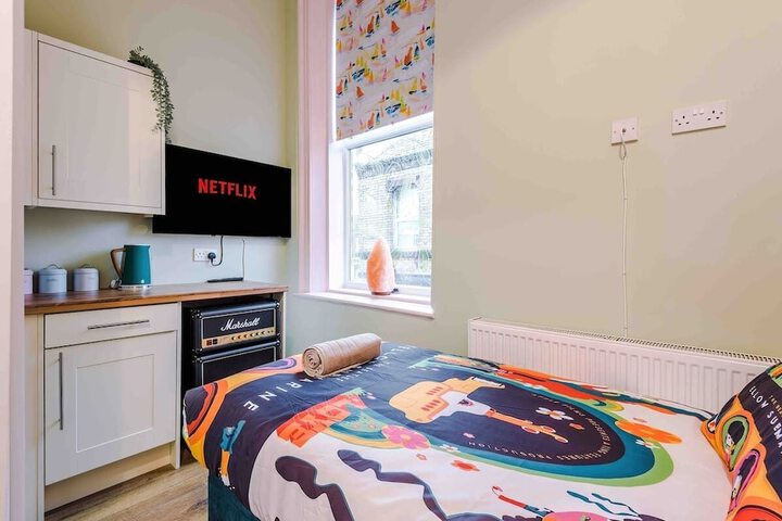 Room 4 of 11