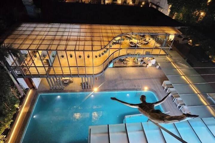 Pool 11 of 18