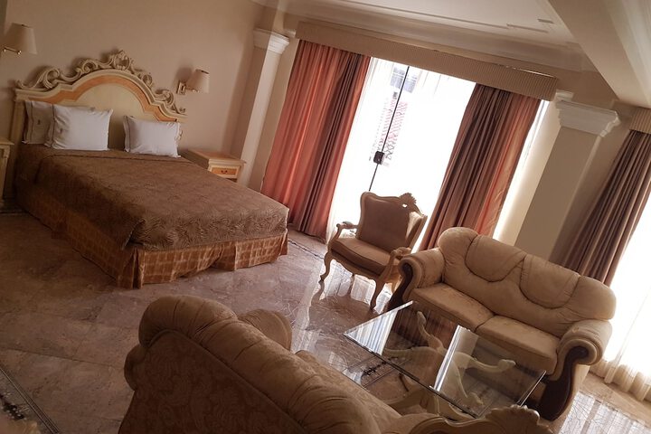 Room 4 of 37