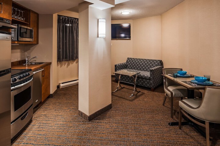 Room 6 of 42