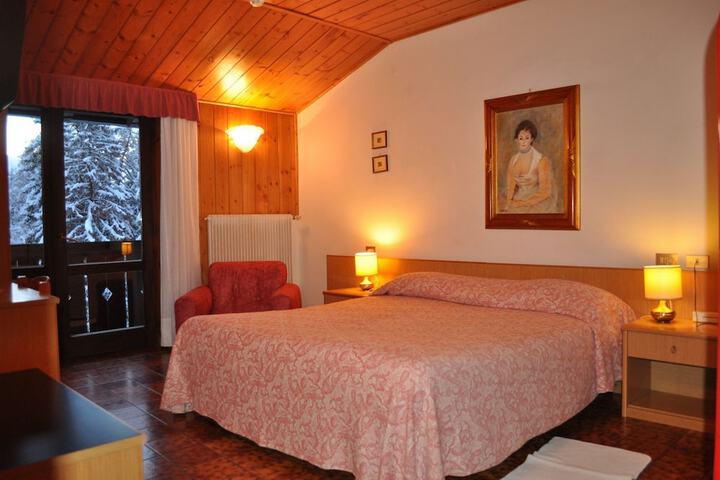 Room 4 of 49