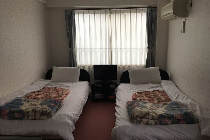 Room 12 of 36
