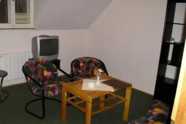 Room 3 of 14