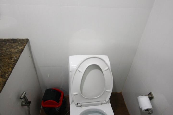 Room 8 of 16