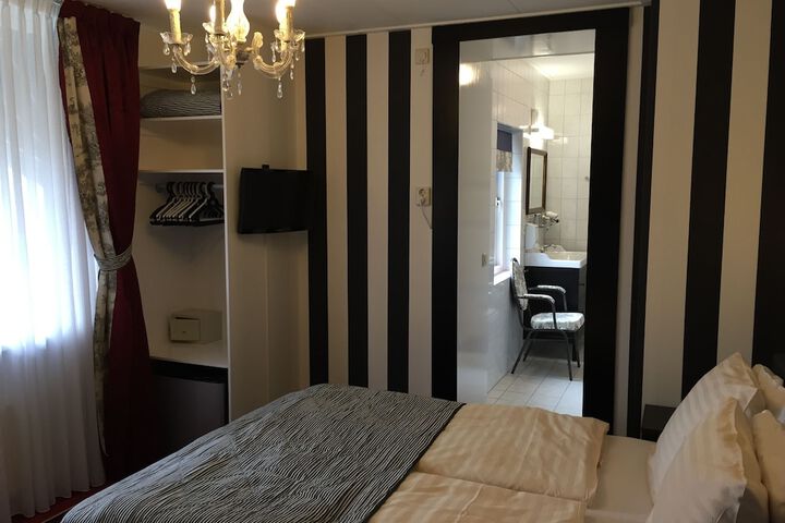 Room 10 of 40