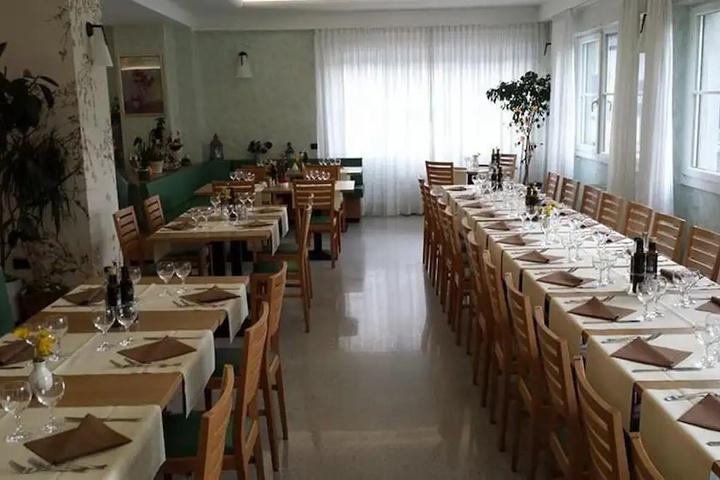 Dining 15 of 20