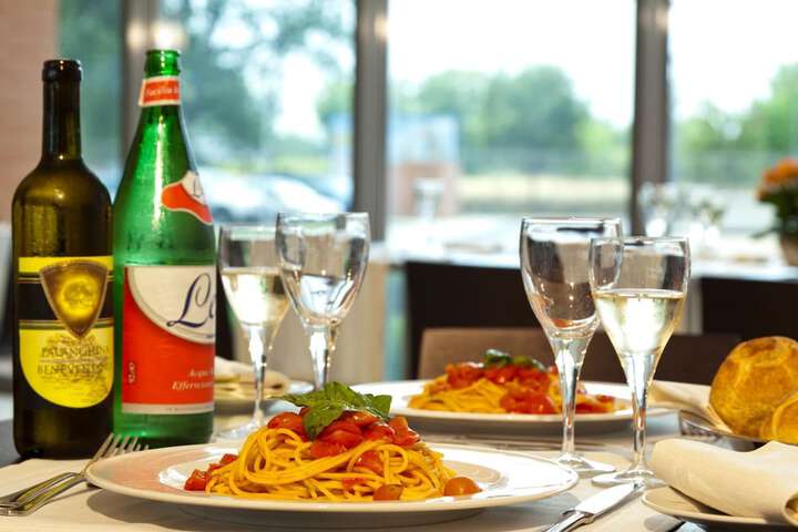 Dining 47 of 68