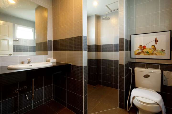 Room 15 of 27