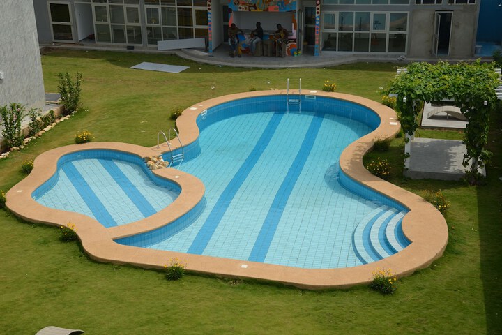 Pool 25 of 39
