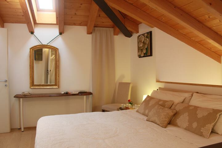 Room 4 of 50