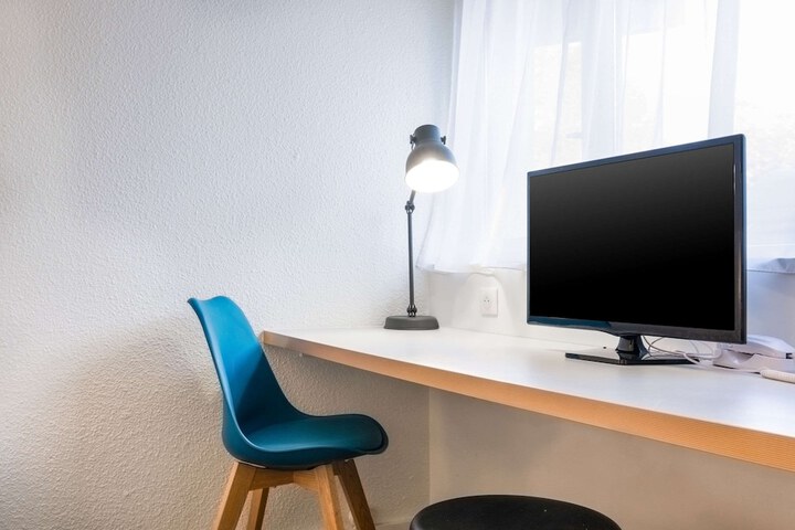 Room 10 of 38