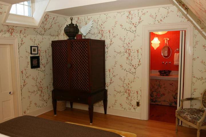 Room 16 of 48