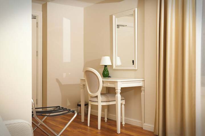 Room 22 of 35