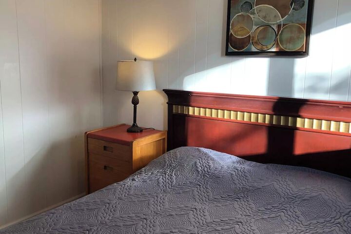 Room 9 of 37