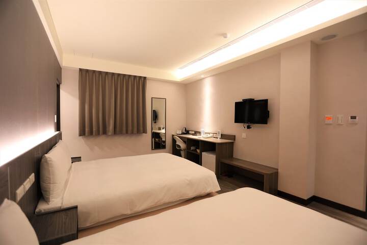 Room 52 of 79