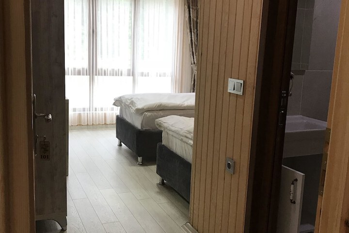 Room 30 of 66