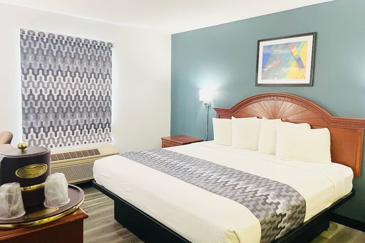 Standard | King Bed (5 of 12)
