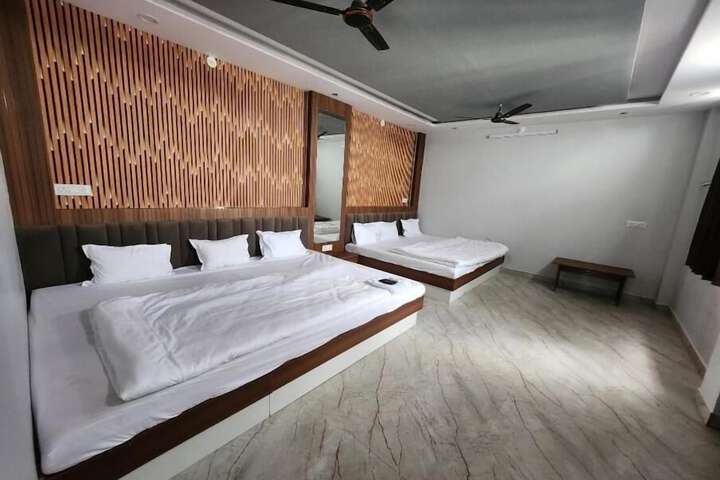 Room 9 of 19