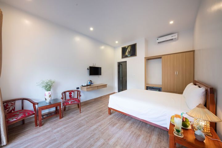 Room 2 of 70