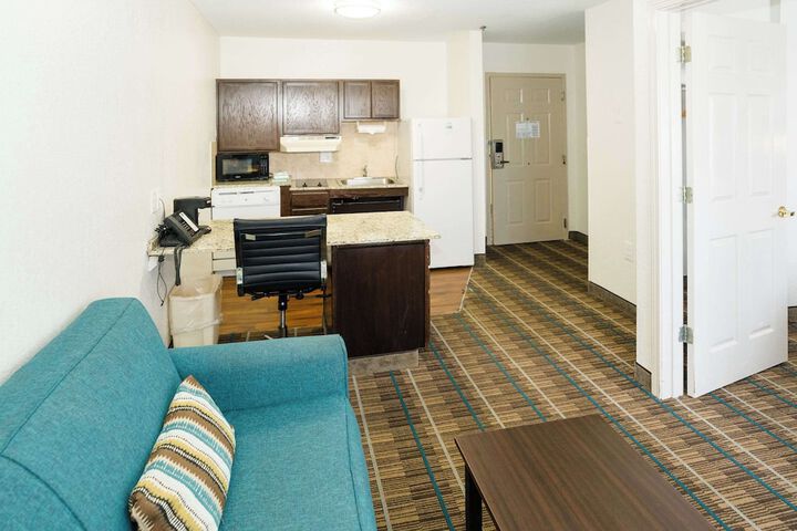 1 Queen Bed Suite (14 of 36)