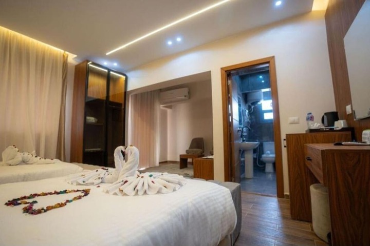 Room 14 of 38