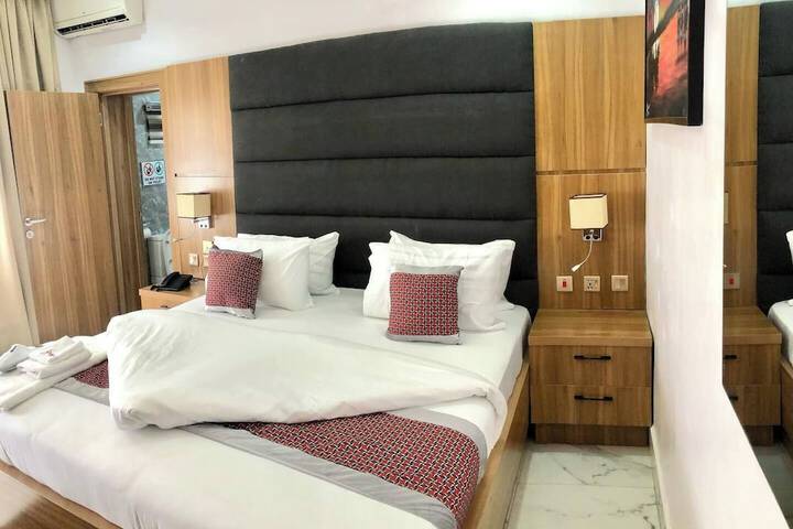 Room 5 of 33