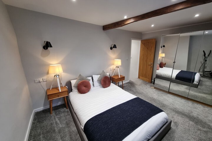 Room 100 of 128
