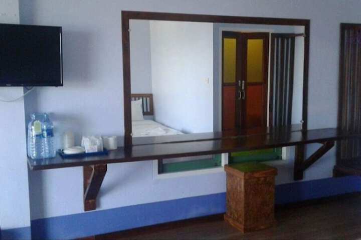 Room 34 of 93