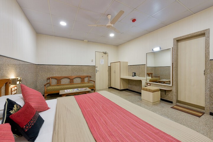 Room 27 of 68