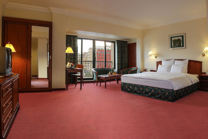 Room 9 of 41