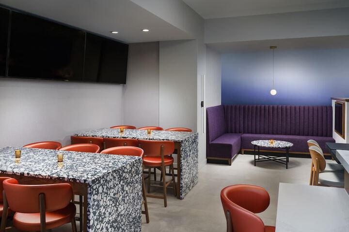 Lobby lounge
