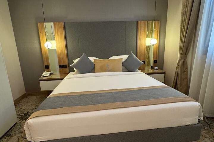 Room 6 of 20