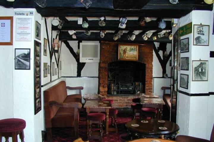WOODCOLLIERS ARMS