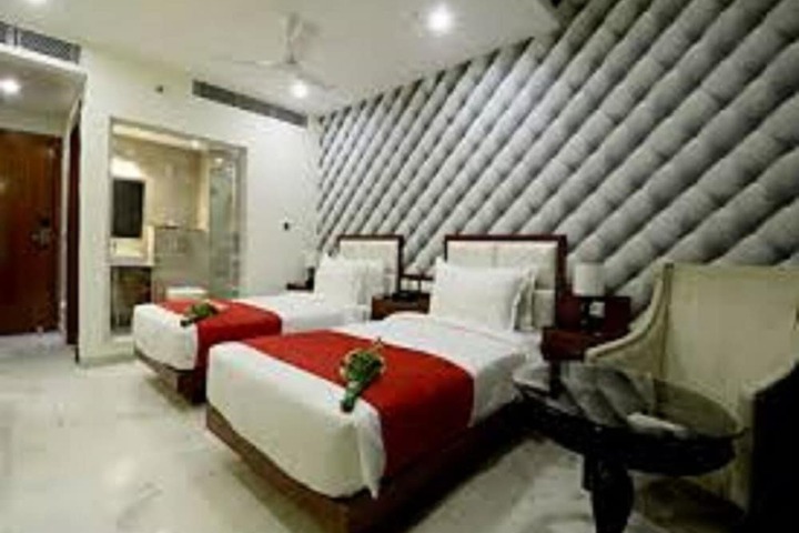 Room 6 of 17