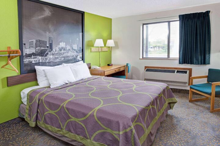 1 Queen Bed (12 of 13)