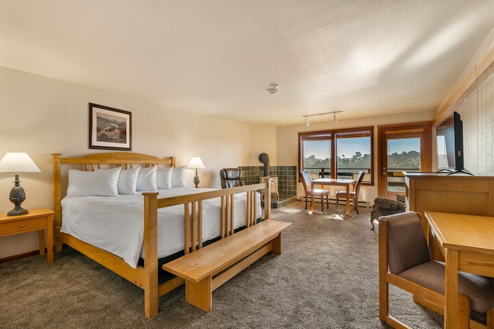 1 King Bed Balcony (13 of 37)