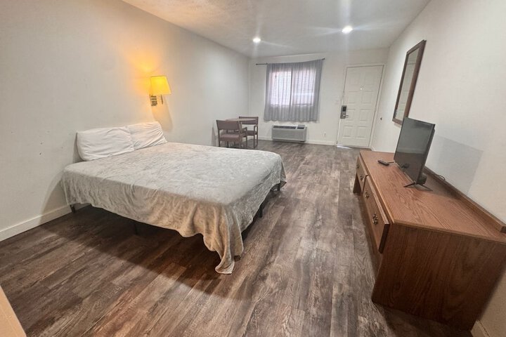 Room 8 of 35
