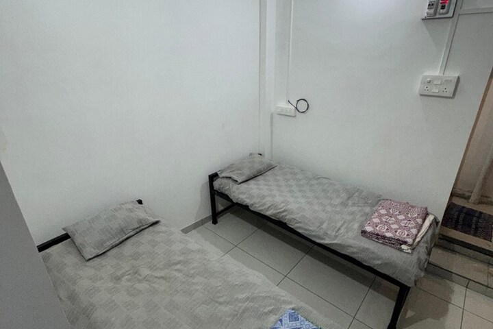 Room 2 of 8