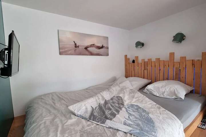 Room 4 of 35