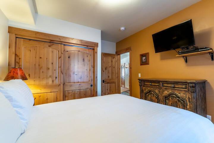 Room 26 of 103