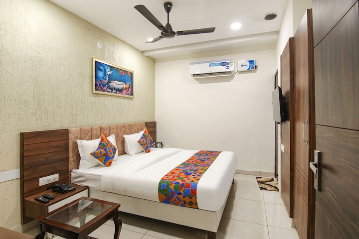 Room 13 of 29