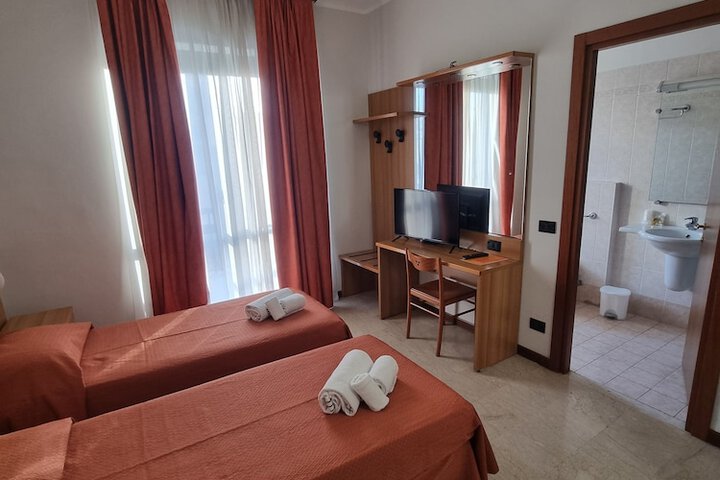 Room 8 of 29