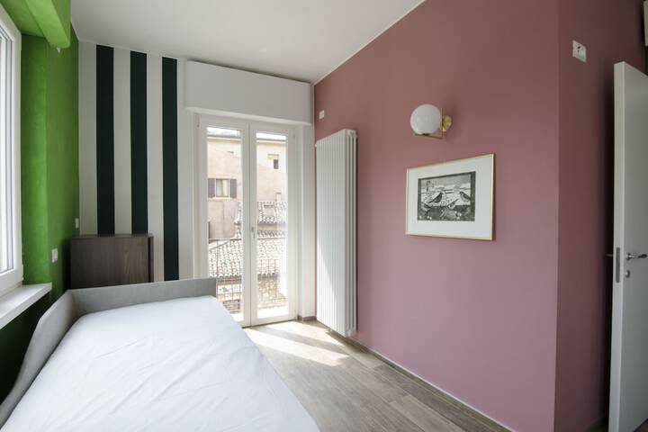 Room 10 of 34