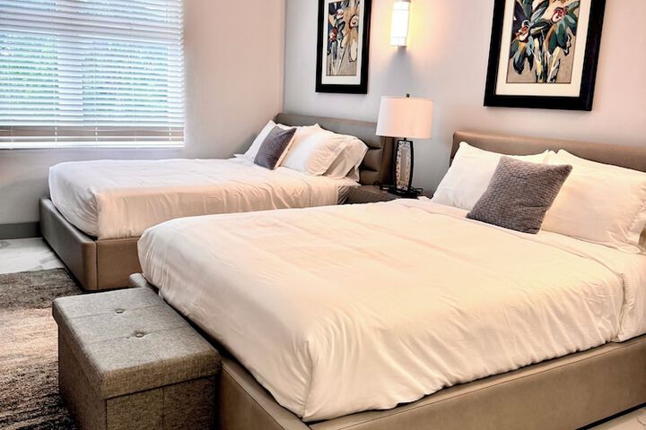 Room 2 of 10