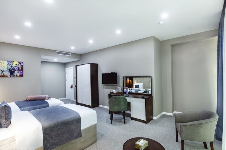 Room 3 of 33